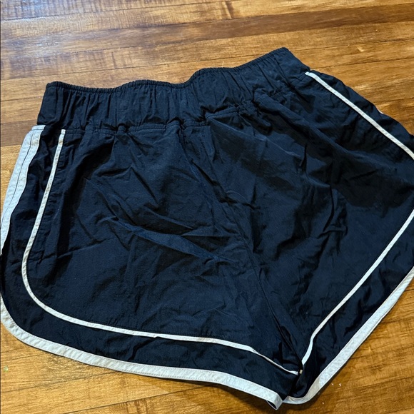 Free People Movement Varsity Blues Shorts Women XS Black Running Outdoors (g1) - Picture 6 of 6